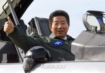 노대통령 F-16전투기 탑승