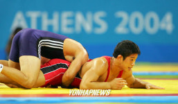 레슬링 그레코로만형 60kg 정지현 금빛 버티기