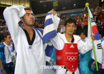 태권도 80kg 이상급 결승 문대성 금메달 환호
