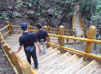 수원 광교산 토끼재 등산로에 설치된439계단