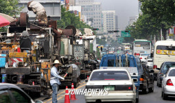 도로포장으로 바쁜 청주시