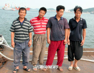 15시간 사투끝에 극적 구조된 선원들