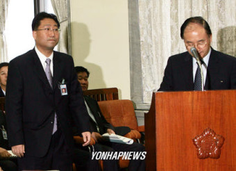 양정철 비서관 소개하는 김우식청와대비서실장
