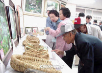 노인 솜씨로 만든 민속공예품