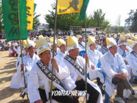 19일 오후 충남 연기군  남면 연양초등학교에서 부안임씨 종중 주민 500여