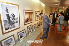 박정희.육영수 사진전