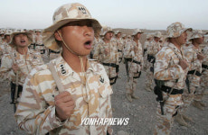 애국가 부르는 자이툰 부대원