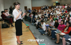 여 방송인들,숙대생에 강연