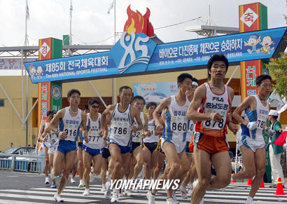 광주체전 하프마라톤 중 선수 차량 치어 중상…안전 대책 강화 요구