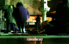 수능 한달여전 불공드리는 학부모