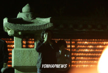 수능 한달여전 불공드리는 학부모