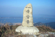 완도 명산에 우뚝 선 표지석