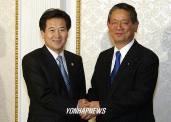정동영 통일장관  일본외상 회동