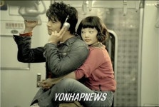 현빈이 업고 다니는 여자는 누구?