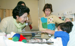 권여사 아동병원 방문