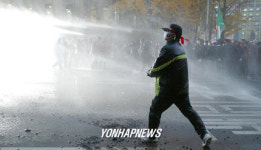 농심 물대포 앞에