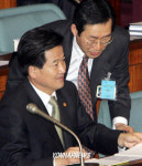 보고 받는 정동영장관