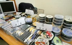 생계가 막막해.. 집안이 `야동CD 공장