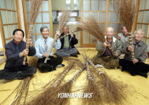 제설작업엔 싸리비가 최고