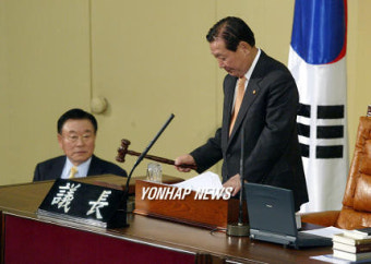 개의선언하는 김원기 국회의장
