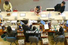 겉으론 평온한 국민은행