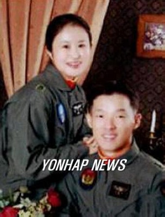 <육군 공격 헬기 첫 조종사부부 탄생>