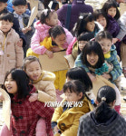 신입생 업어주는 6학년 선배들