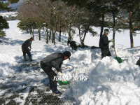 경주 골프장에도 제설작업 한창