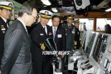 이총리,최신예 문무대왕함 순시.