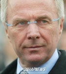 <해외문화> 에릭손 英축구감독 얘기 연극화