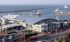새단장한 제주항 연안여객터미널.