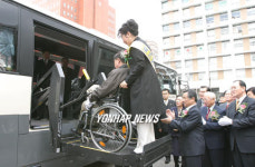 온누리유공자복지회 | 상이군경회, 리프트버스 전달식