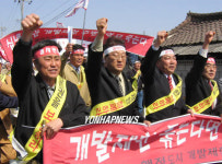 행정도시 주변지역 지정에 반발하는 주민들