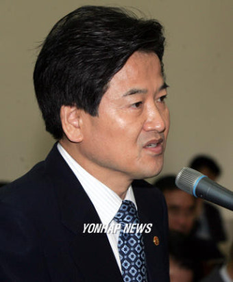 보고하는 정동영통일부장관