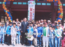 부소산성 10만번째 관광객 환영