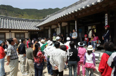관광객 몰리는 최참판댁