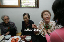 할머니 오늘은 제가 딸이예요