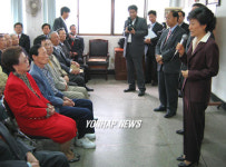 노인회 방문한 박근혜 대표