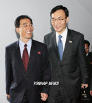 이야기 나누는 남북차관급회담 대표