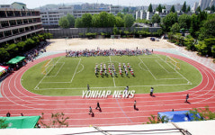 인조잔디.천연고무 깔린 운동장