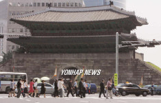 숭례문 앞을 건너다!