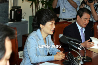 중국 방문 결과 보고하는 박근혜대표
