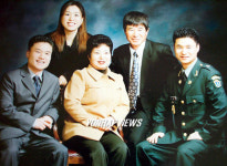 총기사고로 숨진 김종명 중위 가족사진