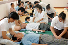 어르신 안마 받으세요