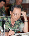 질의 듣는 김장수참모총장