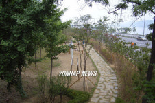 염창동 올림픽대로변에 주민 쉼터