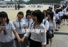 <韓-日 고교생들 돈독한 우정 나눠>