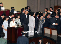 호위 속 제안 설명하는 이영순의원