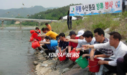 참게에 쏙 빠진 60대 농부 선행