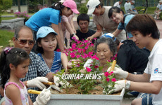 꽃 심는 사할린 동포들